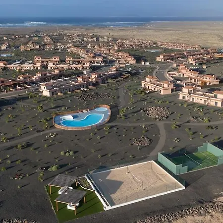 La Caleta Con Piscina Terraza Jardines Privados Terraza Y Wifi Vakantiehuis Corralejo