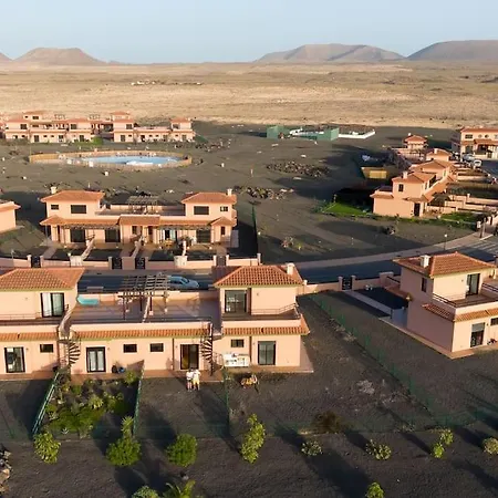 La Caleta Con Piscina Terraza Jardines Privados Terraza Y Wifi 別荘 *