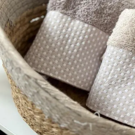 La Caleta Con Piscina Terraza Jardines Privados Terraza Y Wifi Feriehus *