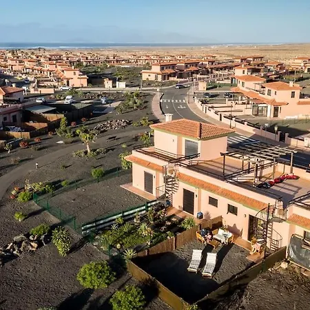 La Caleta Con Piscina Terraza Jardines Privados Terraza Y Wifi 別荘