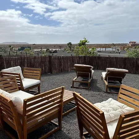 La Caleta Con Piscina Terraza Jardines Privados Terraza Y Wifi Feriehus