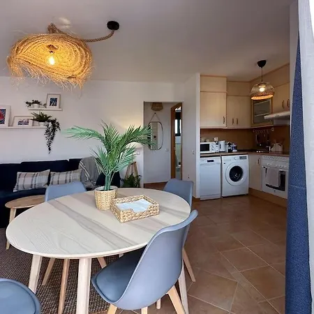 La Caleta Con Piscina Terraza Jardines Privados Terraza Y Wifi Feriehus