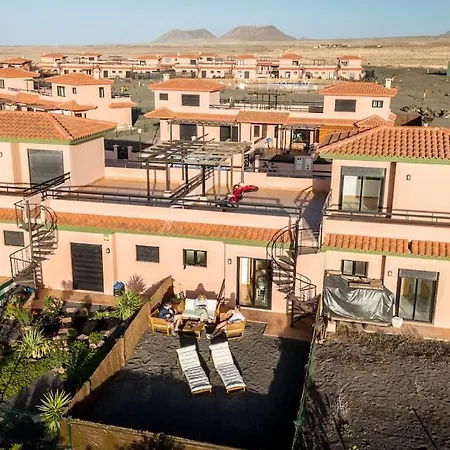 La Caleta Con Piscina Terraza Jardines Privados Terraza Y Wifi 別荘