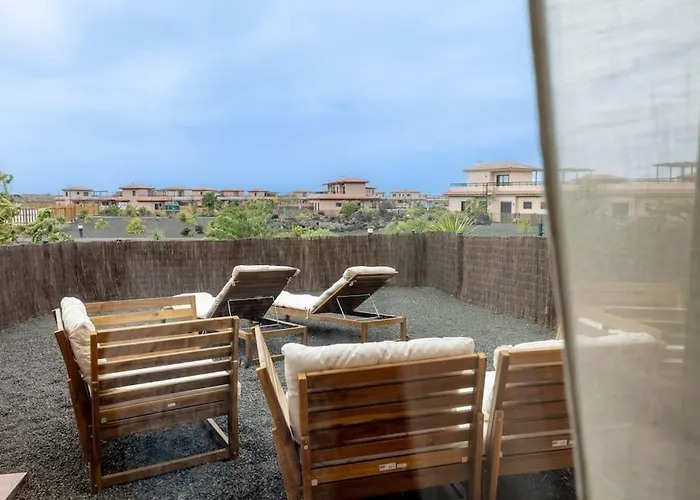 La Caleta Con Piscina Terraza Jardines Privados Terraza Y Wifi