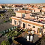 La Caleta Con Piscina Terraza Jardines Privados Terraza Y Wifi Hébergement de vacances *