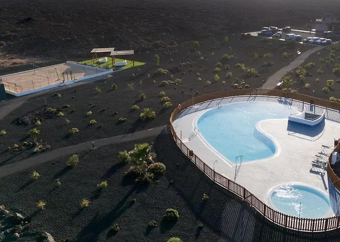 La Caleta Con Piscina Terraza Jardines Privados Terraza Y Wifi 別荘