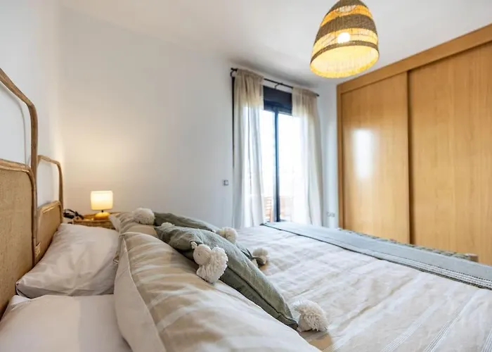 La Caleta Con Piscina Terraza Jardines Privados Terraza Y Wifi コラレホ