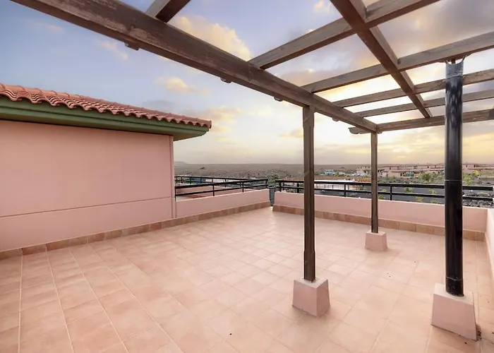 La Caleta Con Piscina Terraza Jardines Privados Terraza Y Wifi 別荘 *