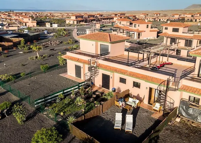 La Caleta Con Piscina Terraza Jardines Privados Terraza Y Wifi 別荘 *