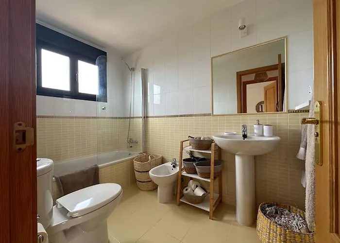 La Caleta Con Piscina Terraza Jardines Privados Terraza Y Wifi 別荘 *