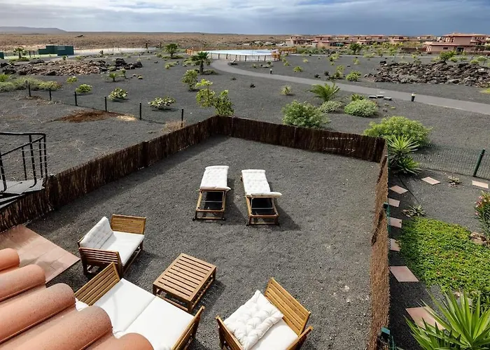 La Caleta Con Piscina Terraza Jardines Privados Terraza Y Wifi 別荘