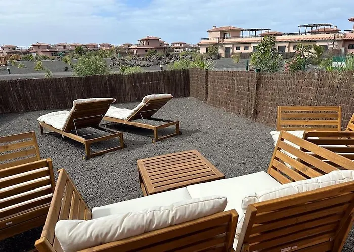 La Caleta Con Piscina Terraza Jardines Privados Terraza Y Wifi コラレホ